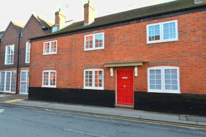 2 Bedroom Flat To Rent In Peach Street, Wokingham, RG40