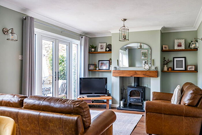 4 Bedroom Semi-Detached House For Sale In St. Andrews Way, Oxted, RH8