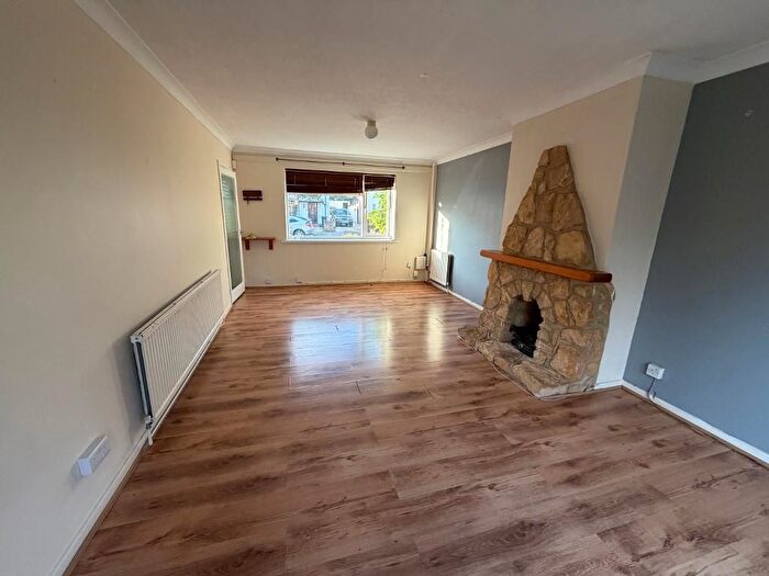 3 Bedroom Semi Detached House For Sale In Finchingfield Avenue, Woodford Green, Essex, IG8