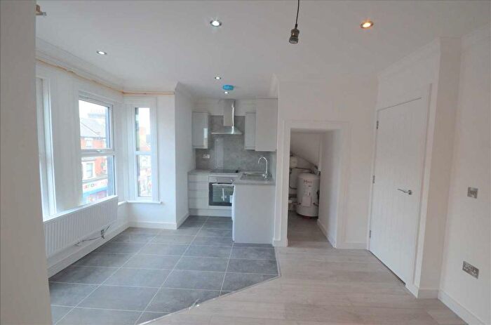 2 Bedroom Flat To Rent In High Street North, East Ham, E6