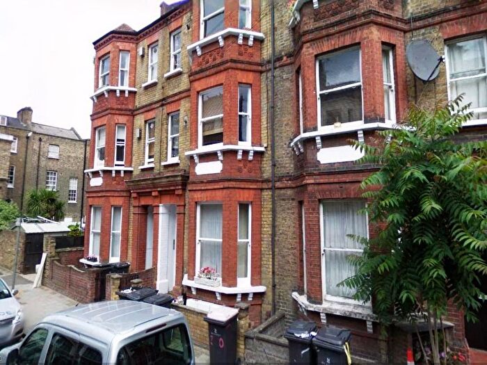 3 Bedroom Flat To Rent In Handforth Road, Oval, London, SW9