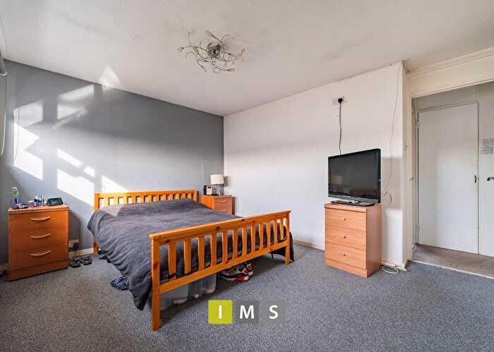 2 Bedroom End Of Terrace House For Sale In Sycamore Road, OX25