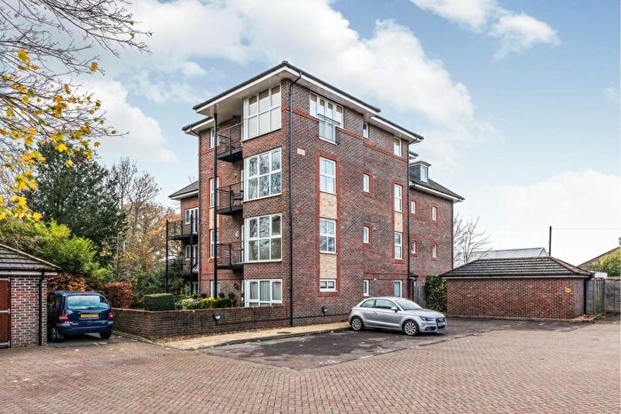 2 Bedroom Apartment To Rent In Cedar Lodge, Southampton, SO16