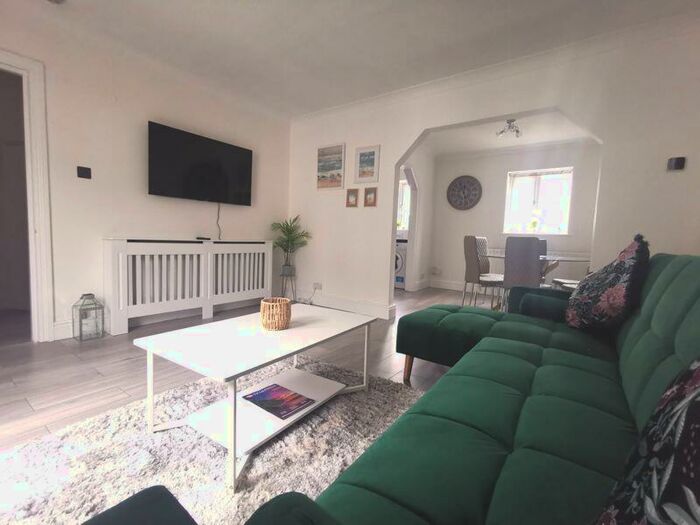 2 Bedroom Apartment To Rent In Park Gate Mews, Upper Norwich Road, Bournemouth, BH2