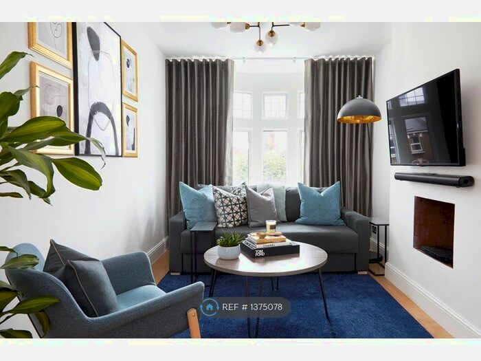 3 Bedroom Flat To Rent In High Road, London, N12