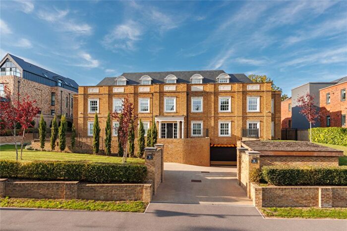 3 Bedroom Flat For Sale In Watford Road, Radlett, Hertfordshire, WD7