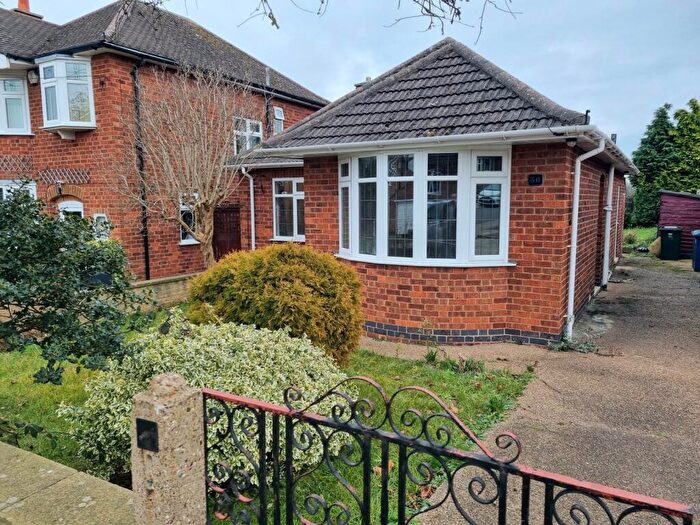 2 Bedroom Bungalow To Rent In Waddington Drive, West Bridgford, Nottingham, Nottinghamshire, NG2