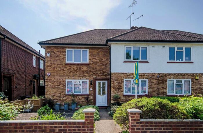 2 Bedroom Maisonette To Rent In Chamberlain Way, Pinner, HA5