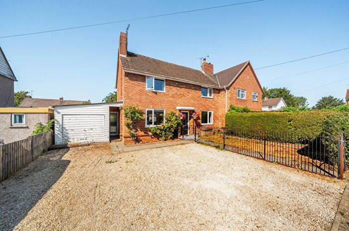 3 Bedroom Semi-Detached House For Sale In Meadowcroft, Stratton St Margaret, Swindon, SN2