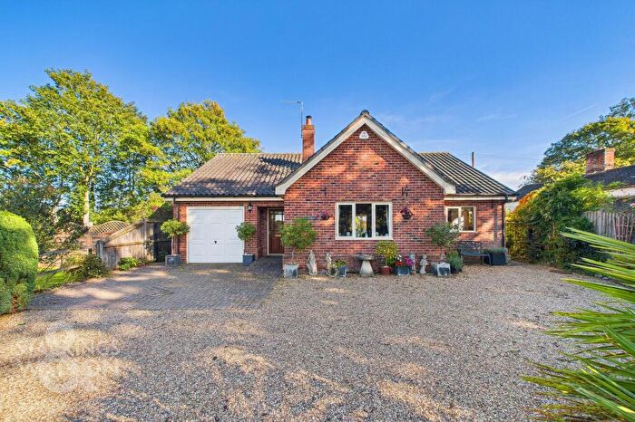 3 Bedroom Detached Bungalow For Sale In Baynards Lane, Roydon, Diss, IP22