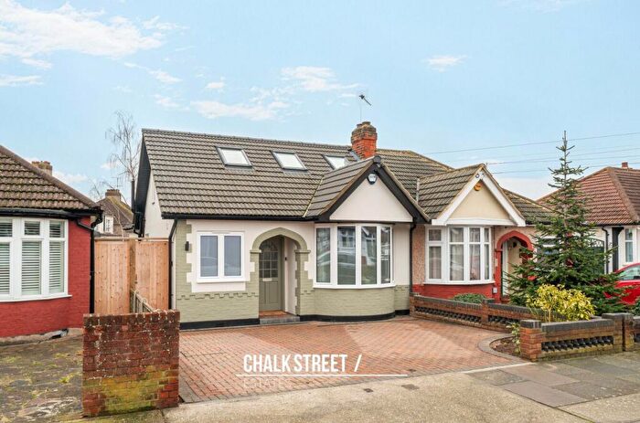 3 Bedroom Semi-Detached Bungalow For Sale In Alma Avenue, Hornchurch, RM12