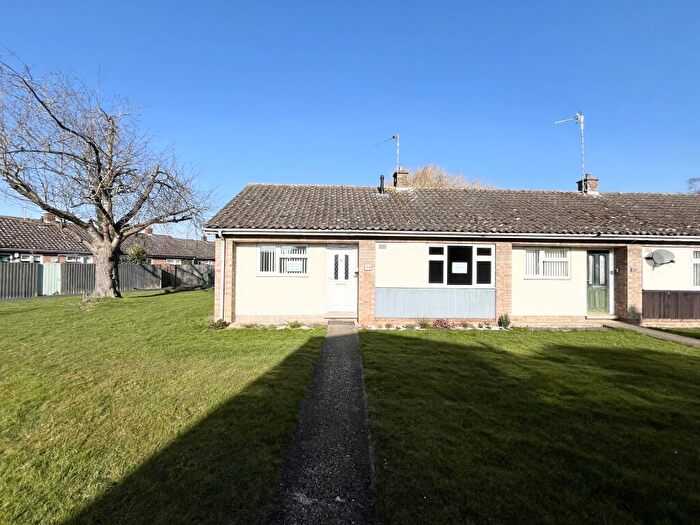 2 Bedroom Bungalow For Sale In St Guthlac Avenue, Market Deeping, Peterborough, PE6