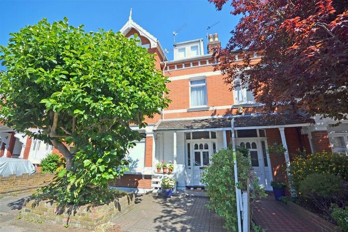 2 Bedroom Flat To Rent In St. Stephens Gardens, Twickenham, TW1