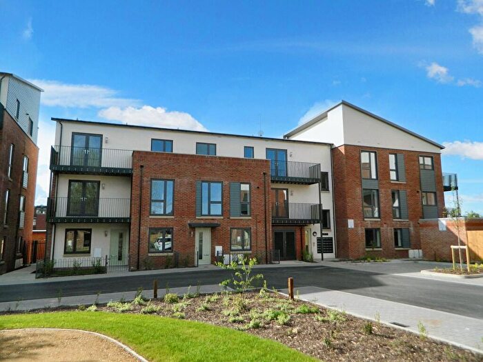 2 Bedroom Flat To Rent In Winterton Square, Horsham, RH13