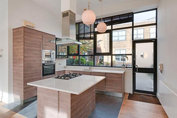 3 Bedroom Flat To Rent In Villiers Road, Willesden Green, NW2