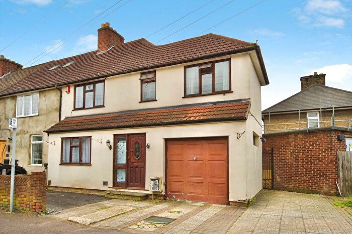 3 Bedroom End Terrace House For Sale In Sheppey Road, Dagenham, Essex, RM9