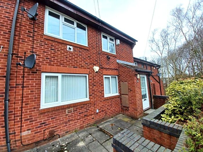 2 Bedroom Flat To Rent In Kingfisher Way, Leeds, West Yorkshire, LS17