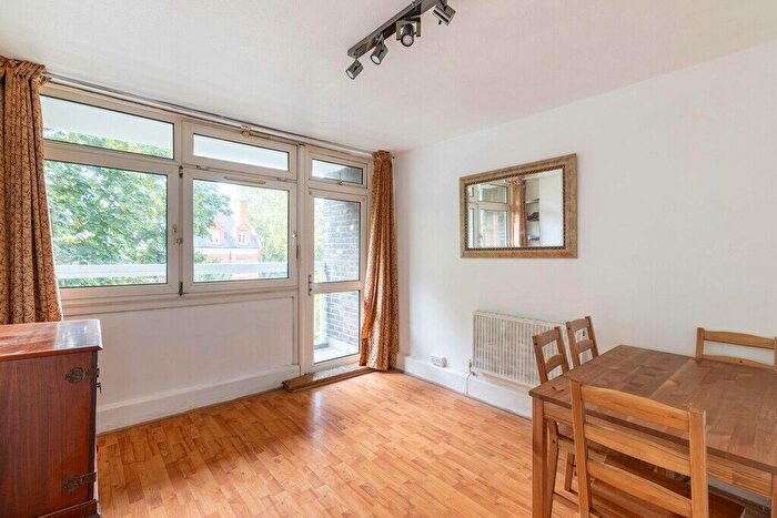3 Bedroom Apartment To Rent In Henty Close, Battersea, SW11