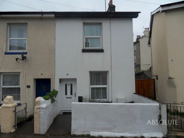 2 Bedroom Semi-Detached House To Rent In Warberry Vale, Torquay, TQ1