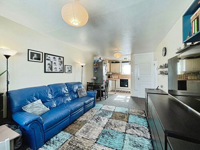 2 Bedroom Flat For Sale In Five Acres, Harlow, CM18