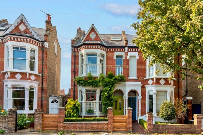 5 Bedroom Semi-Detached House To Rent In Burnaby Gardens, Grove Park, W4