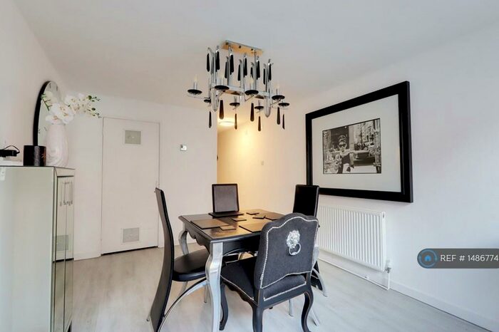 2 Bedroom Flat To Rent In Watergate Row South, Chester, CH1