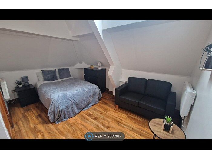 Studio To Rent In Windsor Road, Newton Heath, M40
