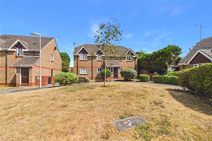 1 Bedroom Flat To Rent In Groves Lea, Mortimer, Reading, Berkshire, RG7