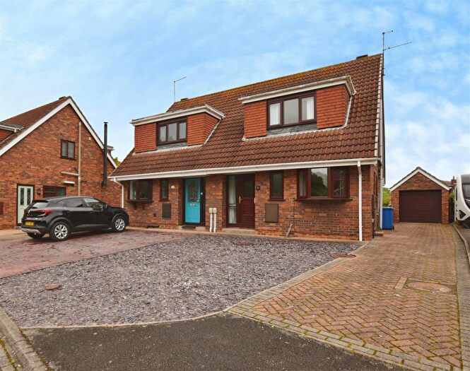 3 Bedroom Semi-Detached House For Sale In Fairfax Drive, Hedon, Hull, HU12