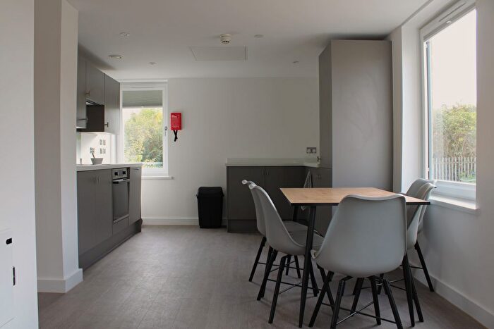 5 Bedroom Flat To Rent In Lower Bristol Road, Bath, BA2