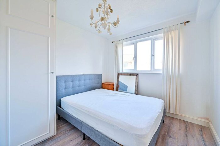 1 Bedroom Flat To Rent In Henley Drive, Bermondsey, London, SE1