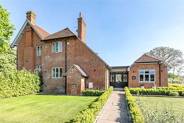4 Bedroom Semi-Detached House For Sale In Clay Lane, Guildford, Surrey, GU4