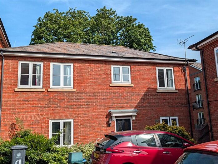 2 Bedroom Maisonette For Sale In Harescombe Drive, Gloucester, GL1