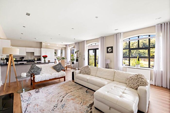 3 Bedroom Flat For Sale In Crabble Hill, Dover, CT17