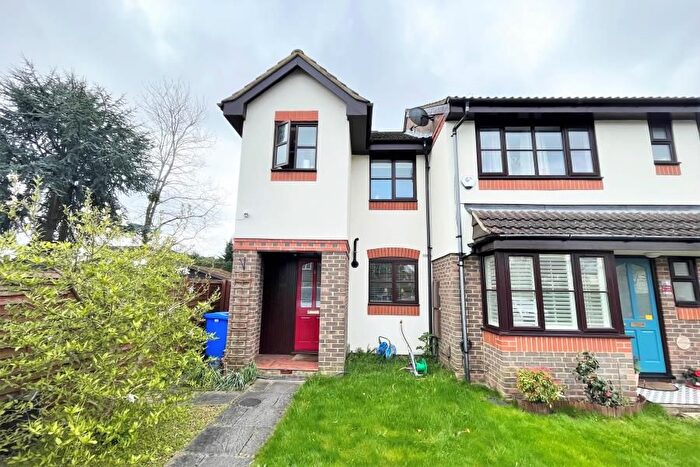 2 Bedroom End Terrace House To Rent In Horsell, Woking, GU21