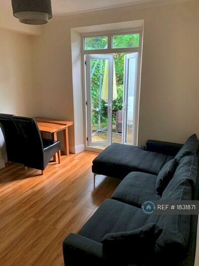 2 Bedroom Flat To Rent In Victoria Road, London, NW6