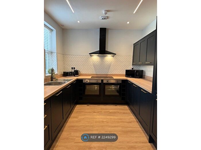 6 Bedroom Terraced House To Rent In Gresford Avenue, Liverpool, L17