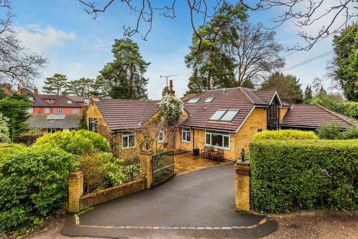 5 Bedroom Detached House To Rent In Woking, GU22