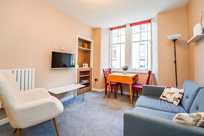 2 Bedroom Flat To Rent In Buccleuch Street, Edinburgh, EH8