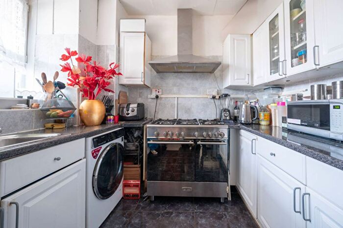3 Bedroom Flat For Sale In Freeman House, Clapham Park, London, SW2