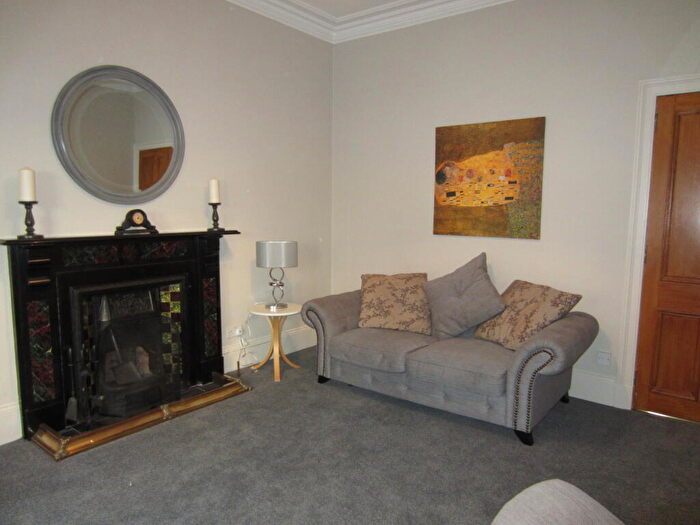 2 Bedroom Flat To Rent In Schoolhill, Aberdeen, First Floor Right, AB10