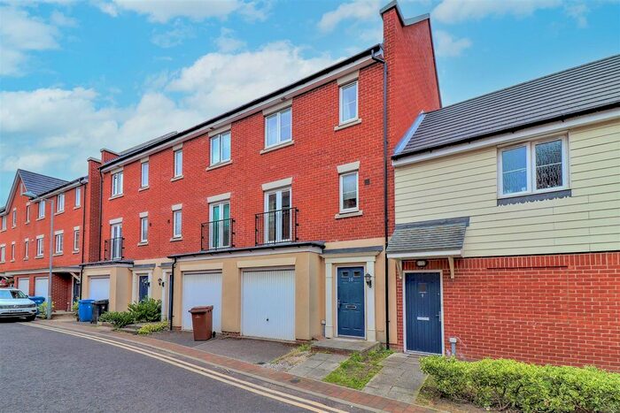 4 Bedroom Town House To Rent In Braeburn Close, Ipswich, Suffolk, IP4