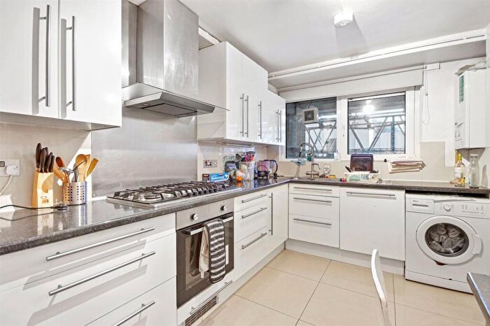 4 Bedroom Apartment To Rent In Eric Street, London, E3