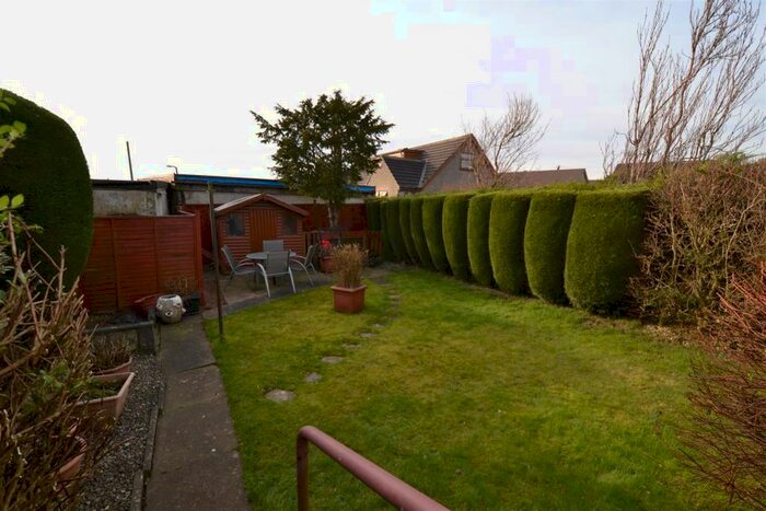 2 Bedroom Semi-Detached Bungalow For Sale In New Park Road, Queensbury, BD13