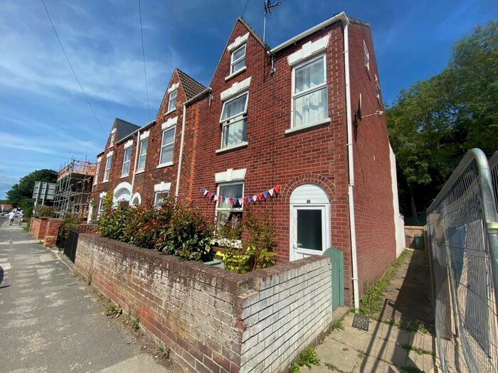4 Bedroom End Of Terrace House To Rent In Rise Terrace, HU18