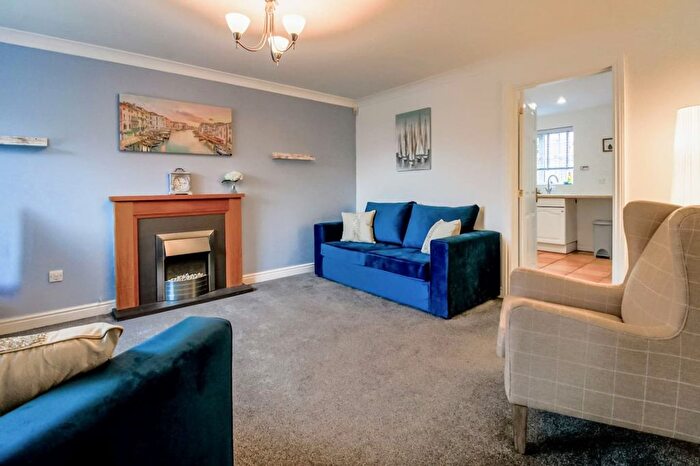 3 Bedroom Flat To Rent In Grange Park, NN4