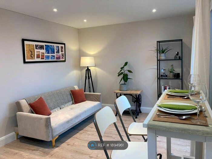 1 Bedroom Flat To Rent In The Woodlands, London, SE13