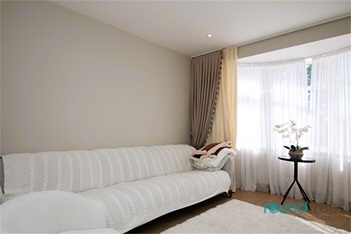 4 Bedroom Flat To Rent In St. Marys Crescent, Hendon, NW4