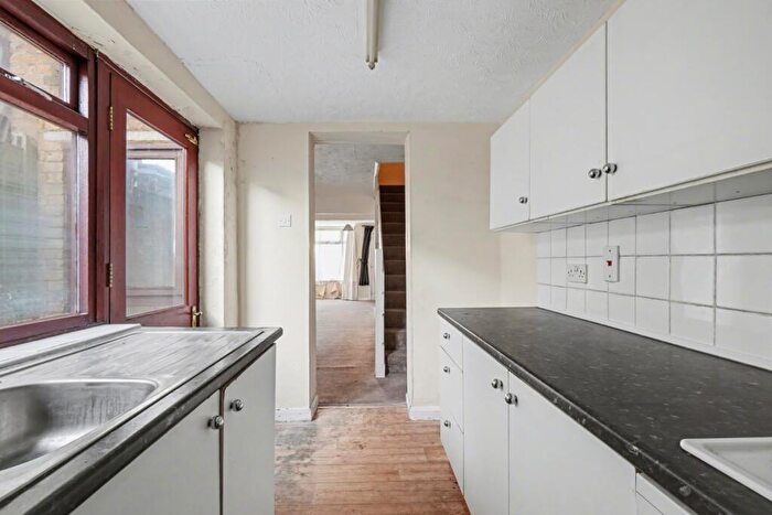 2 Bedroom End Of Terrace House For Sale In Cowper Road, Sittingbourne, Kent, ME10