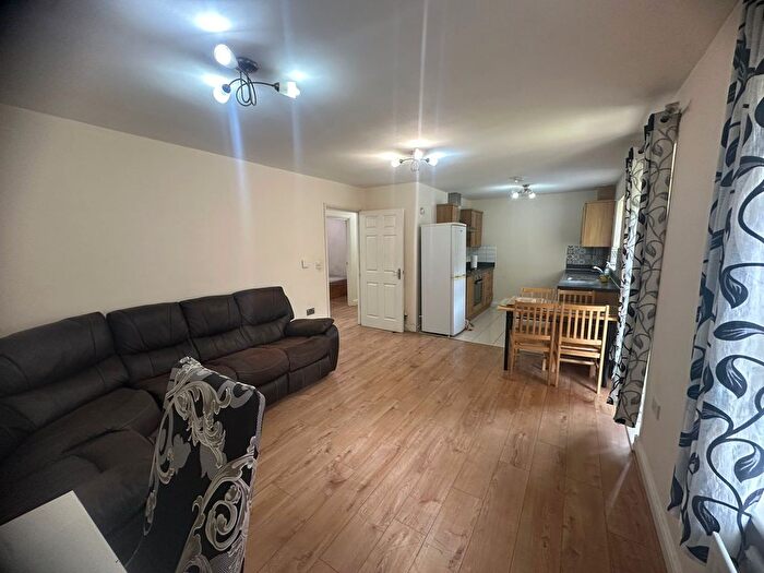 2 Bedroom Flat To Rent In Piper Way, Ilford, IG1